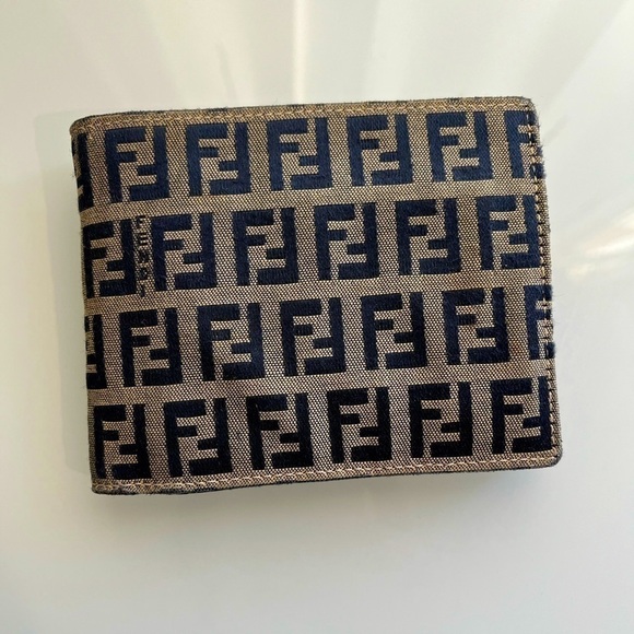 FENDI MEN’S NAVY MICRO ZUCCA BIFOLD WALLET